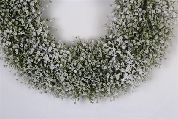 Christmas Wreaths Snow Finish