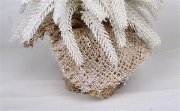 White Christmas Decorations in Jute Base Ice Finish