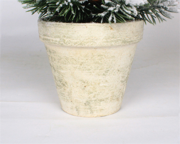 Small Christmas Decorations in Paper Pot